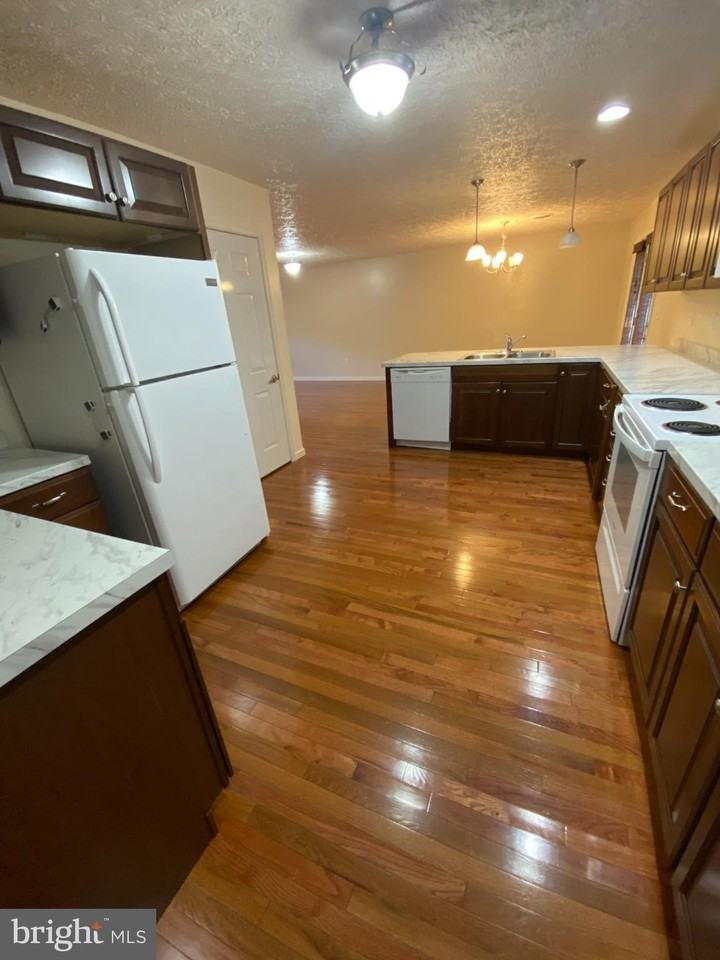 28 Holler Rd Apt 23 - Photo 4 of 22