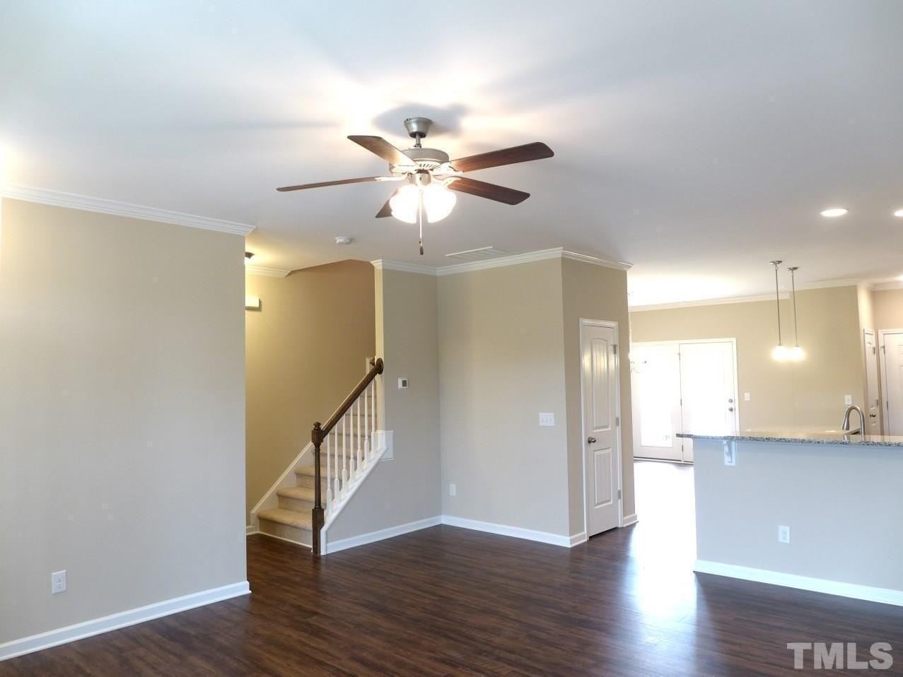 1041 Myers Point Dr - Photo 3 of 25