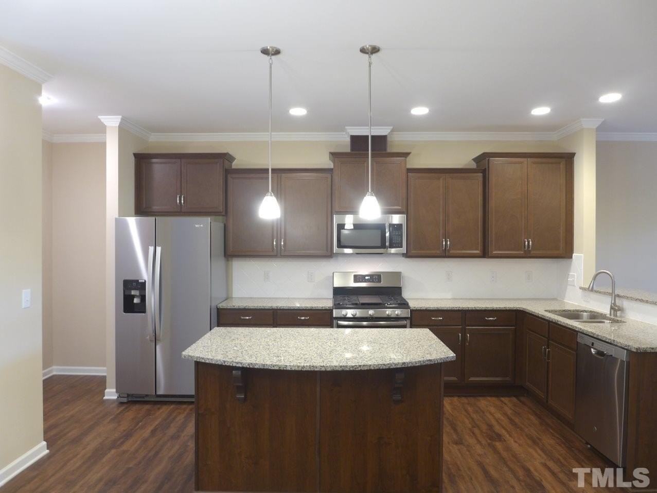 1041 Myers Point Dr - Photo 5 of 25