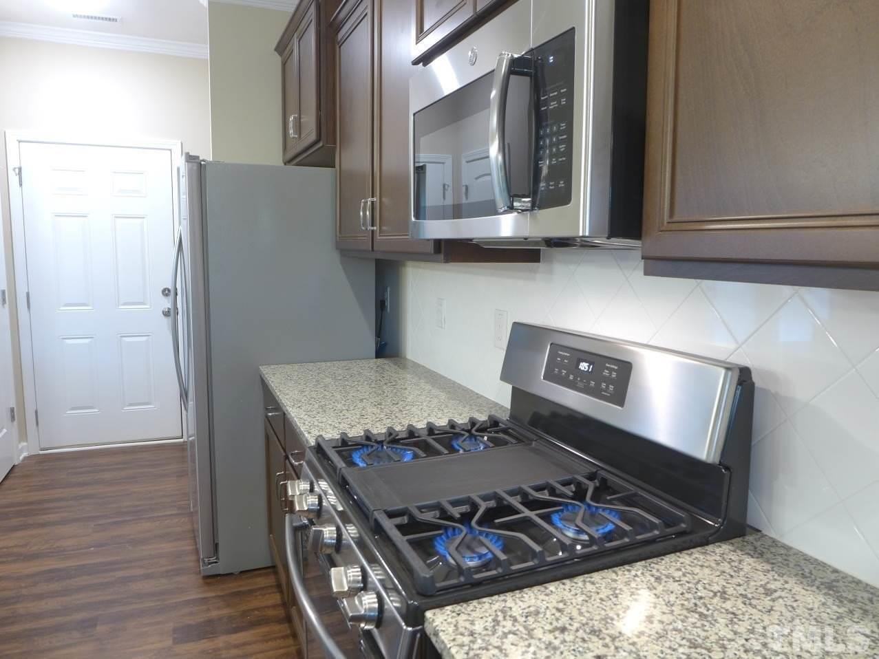 1041 Myers Point Dr - Photo 6 of 25