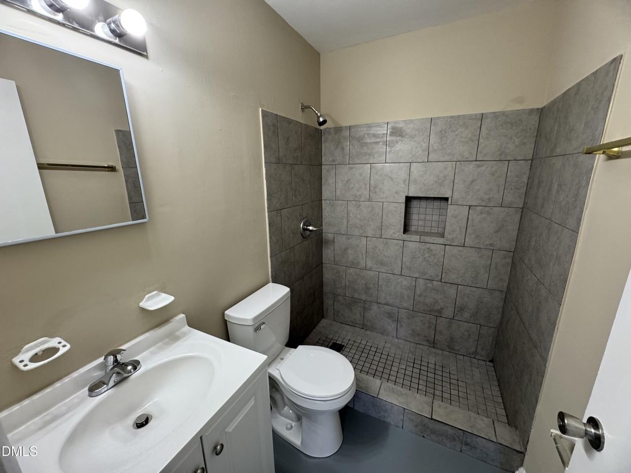 1120 Savannah Dr - Photo 4 of 12