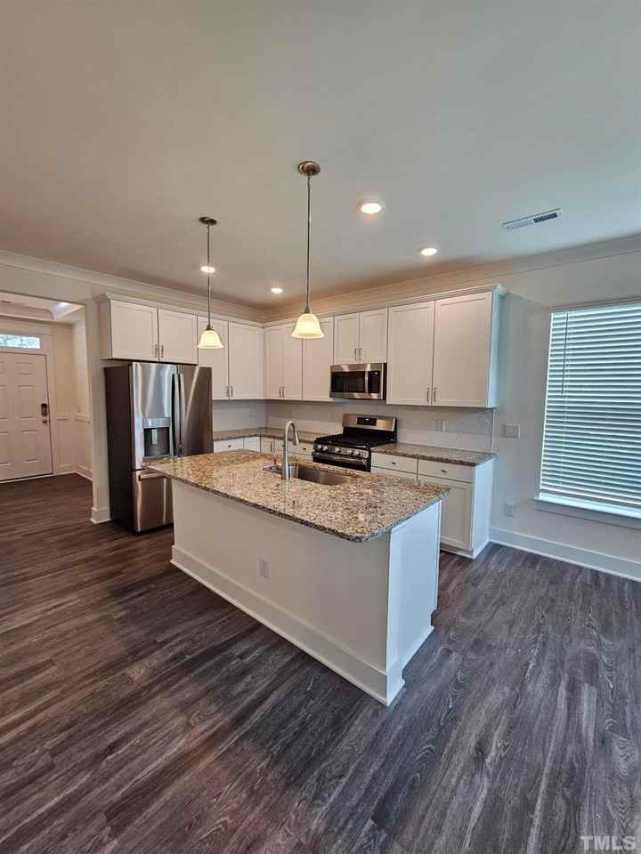 1001 Heartstone Way - Photo 6 of 22