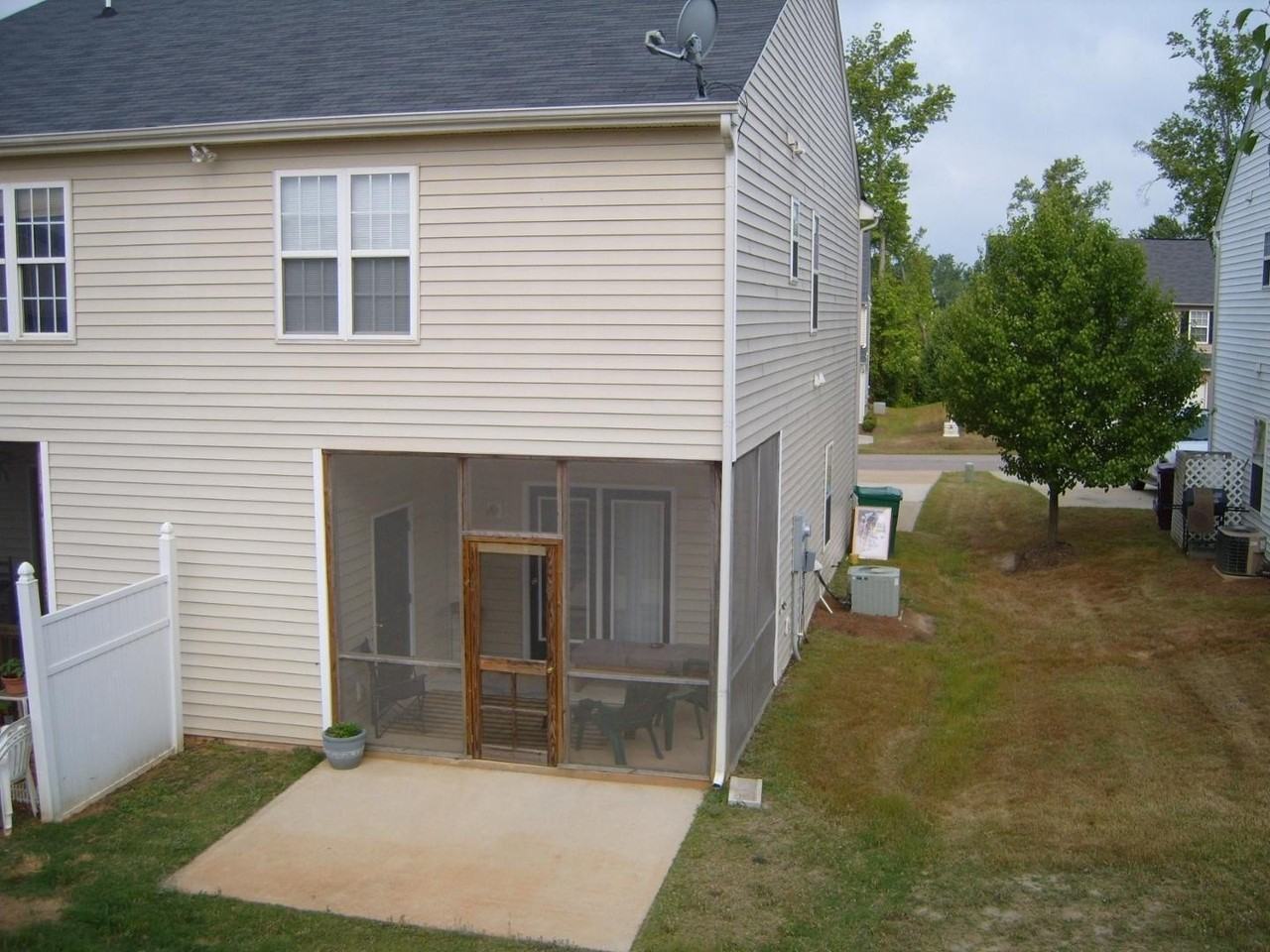 124 Woodson Dr - Photo 2 of 12