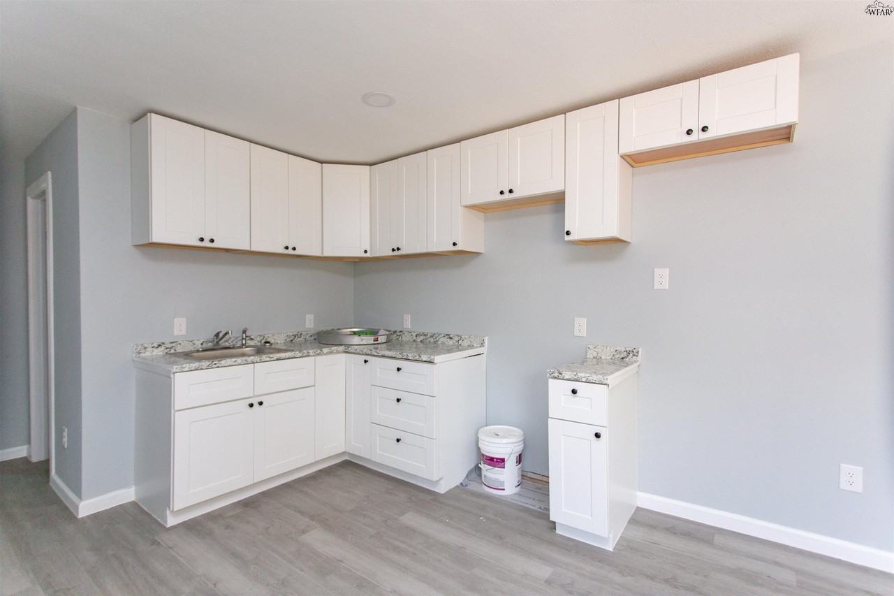 2507A Buchanan St - Photo 5 of 9