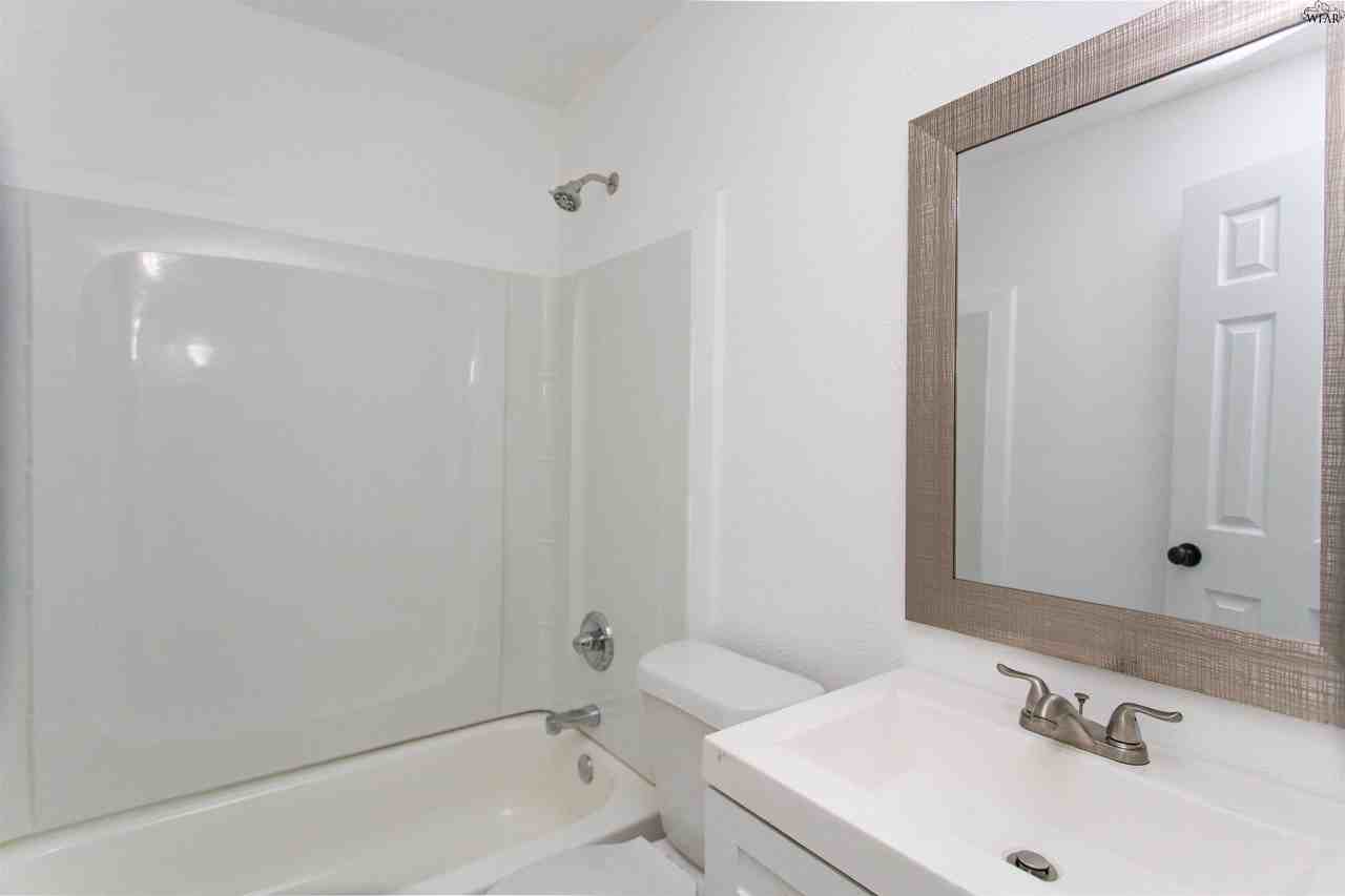 2507A Buchanan St - Photo 6 of 9