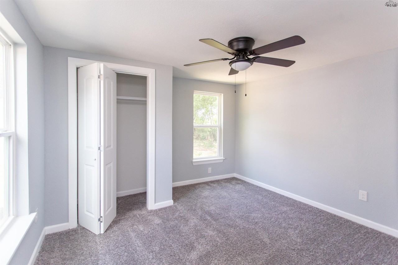 2507A Buchanan St - Photo 7 of 9