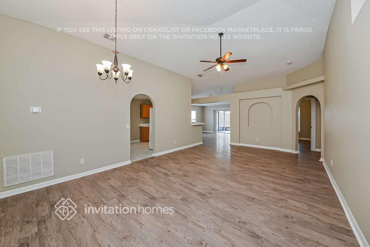 4508 Stable Dr - Photo 4 of 17