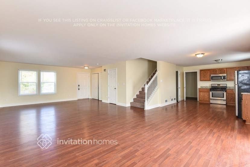 1717 Stonegate Dr - Photo 2 of 13