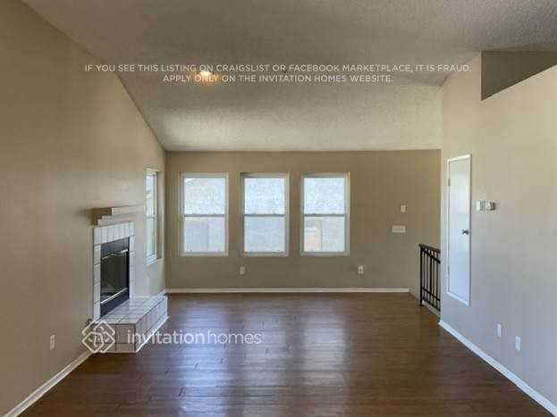 14762 Shadow Dr - Photo 3 of 20