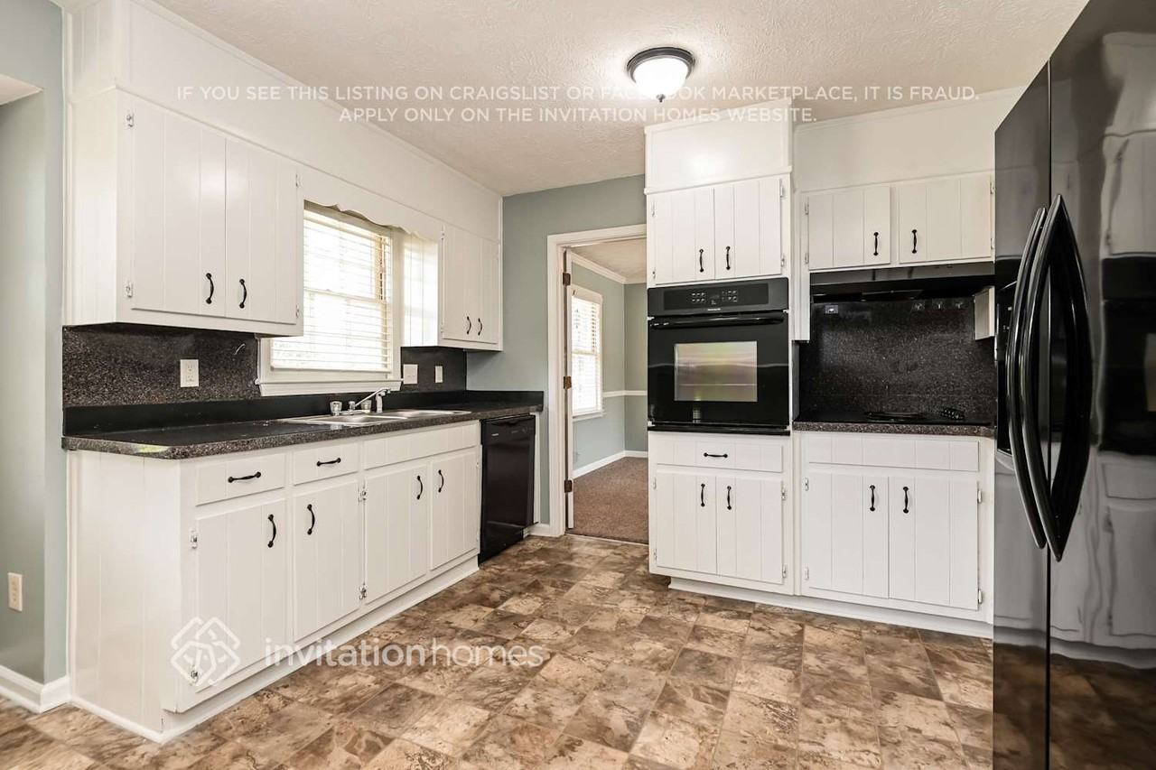 230 Meadowood Ct - Photo 7 of 18