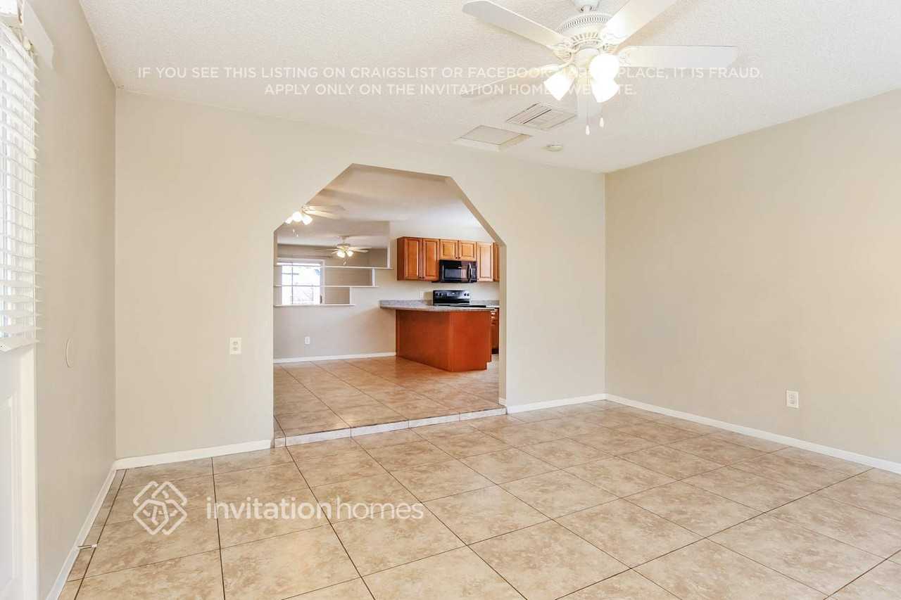 4454 W Avalon Dr - Photo 3 of 17