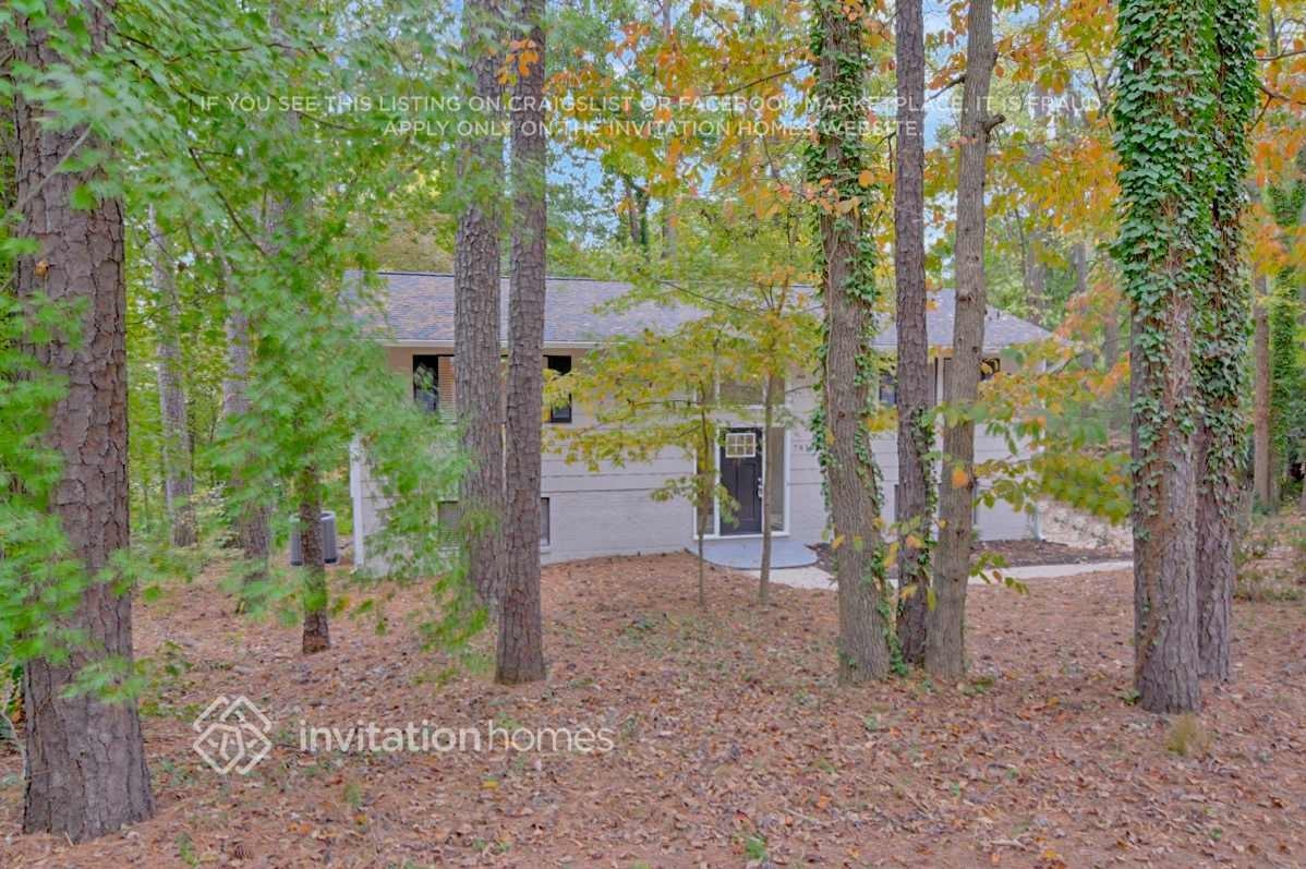 7812 Haymarket Ln - Photo 3 of 27