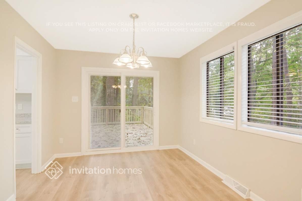 7812 Haymarket Ln - Photo 7 of 27