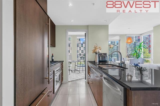 1455 Howe Street #703 - Photo 3 of 30
