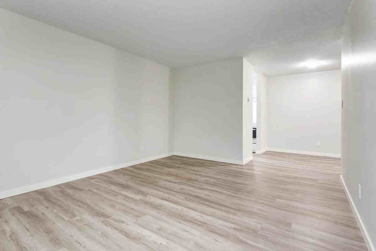 Williamson Manor - Photo 2 of 35