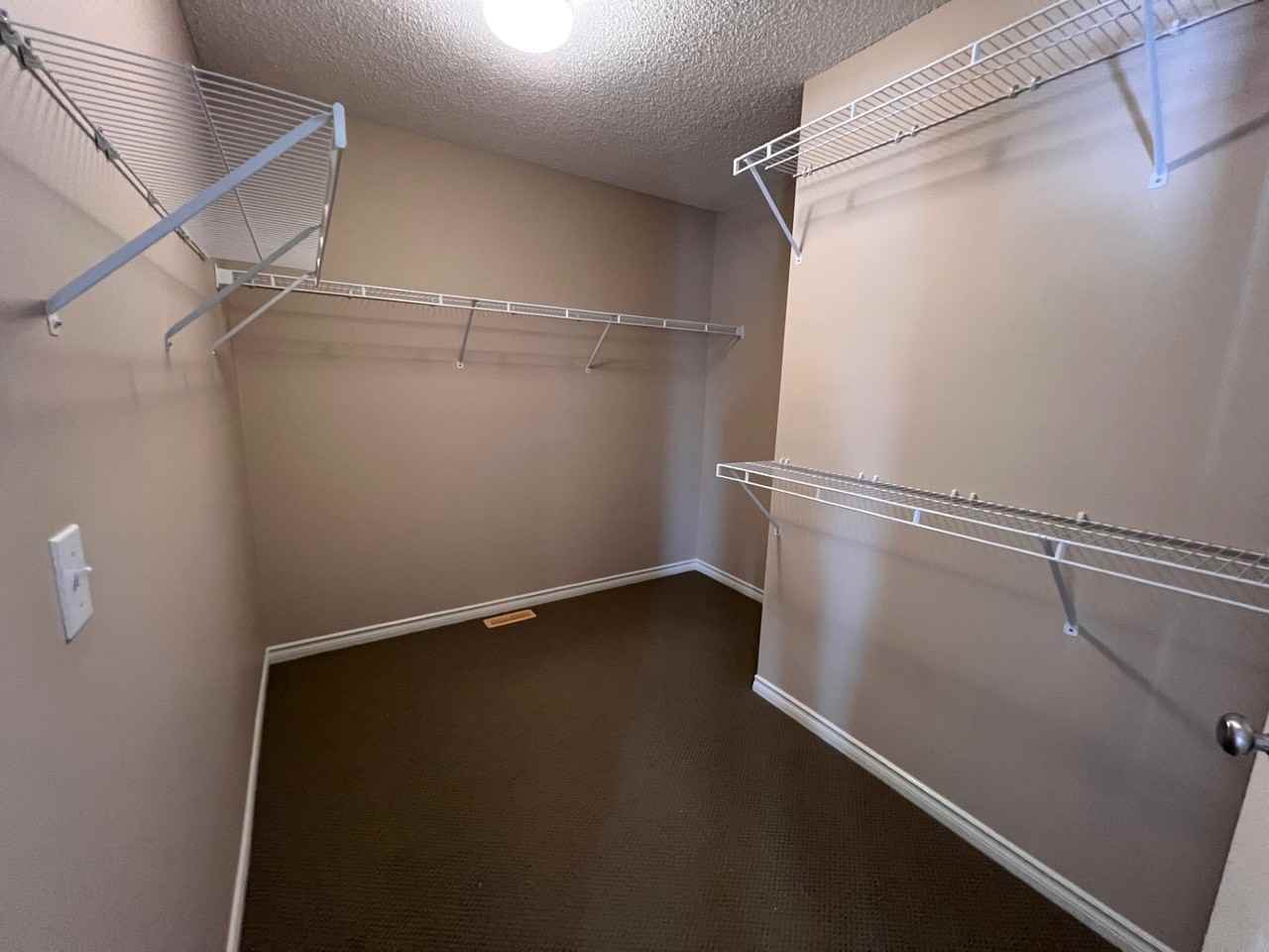 7454 SINGER LANDNG NW EDMONTON AB  T6R 3S3 - Photo 5 of 32