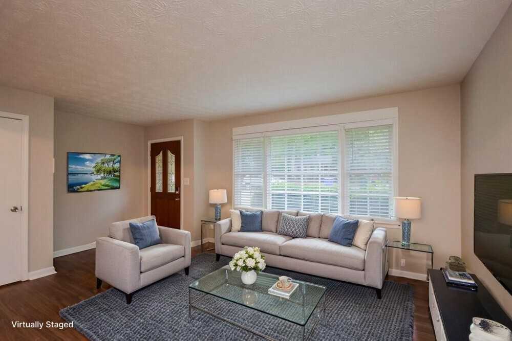 990 Woodbridge Dr Ne - Photo 4 of 20