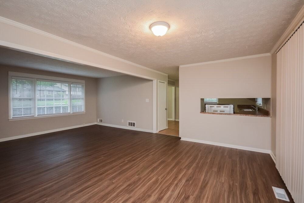 990 Woodbridge Dr Ne - Photo 6 of 20