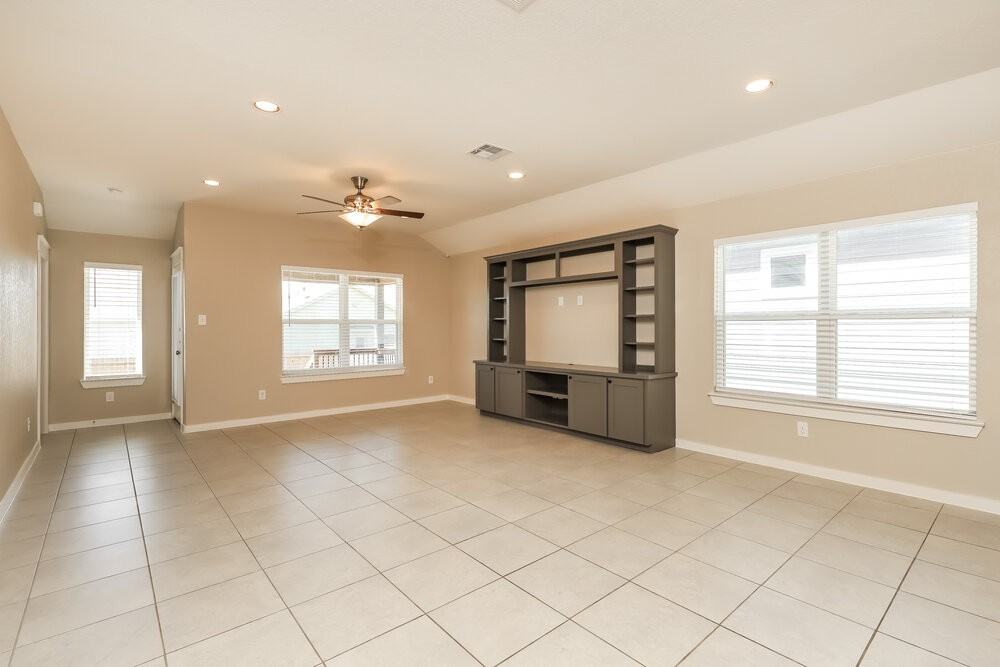 10526 Rosalina Loop - Photo 4 of 16