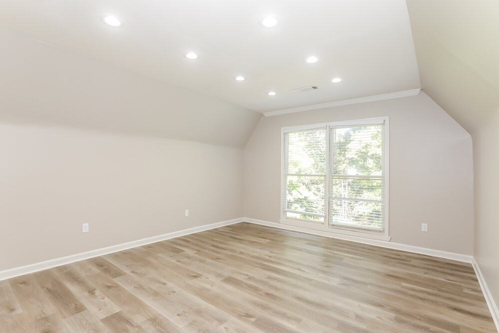 1001 Crown Corners Dr - Photo 4 of 20