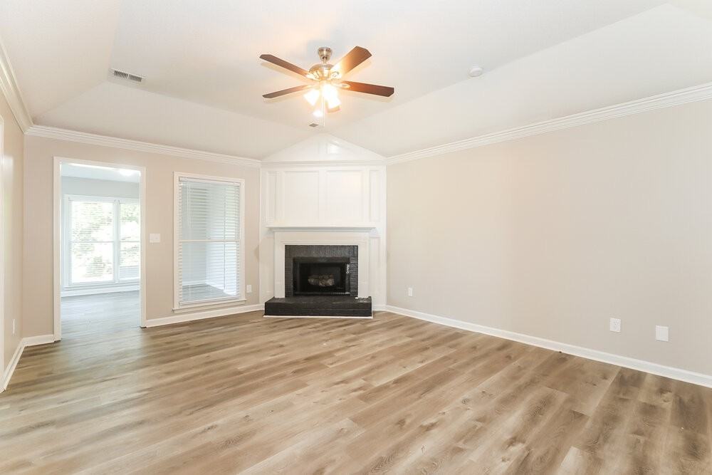 1001 Crown Corners Dr - Photo 6 of 20