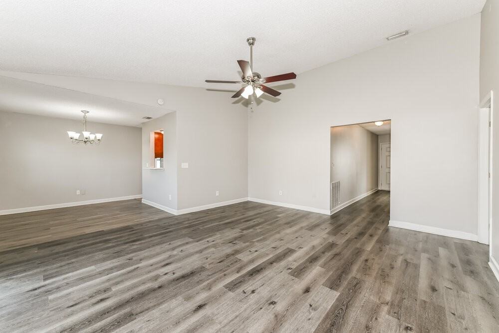 7974 Amandas Crossing Dr E - Photo 4 of 16