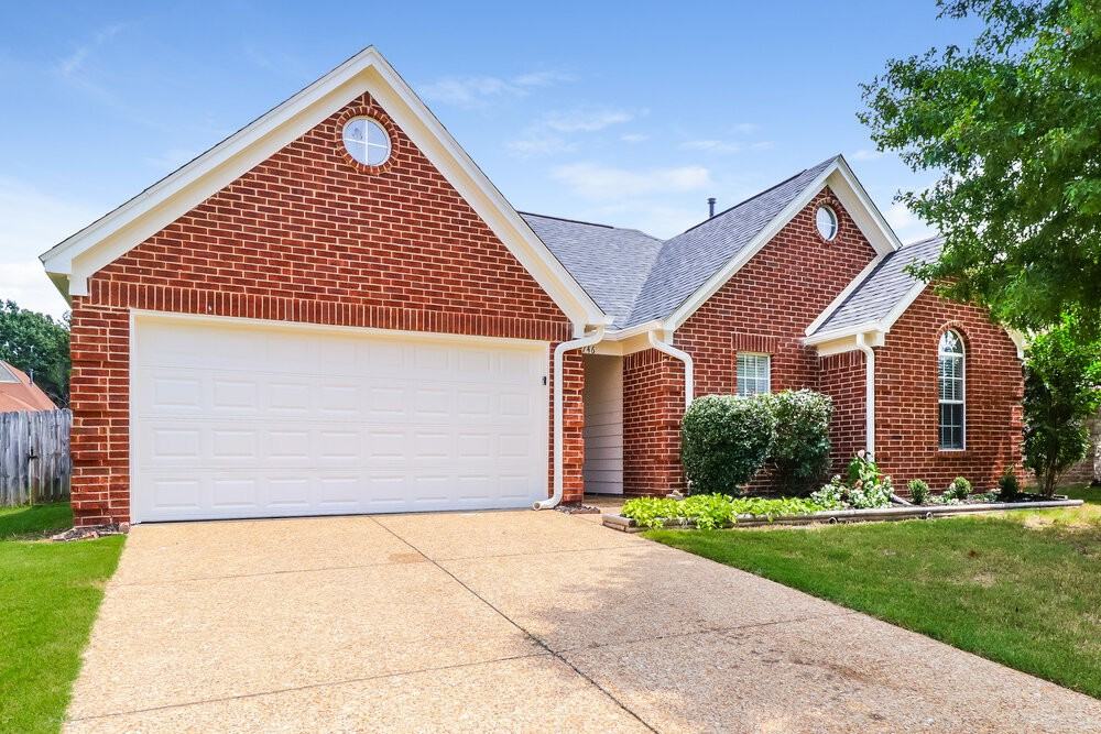 5746 Oakley Dr - Photo 3 of 16