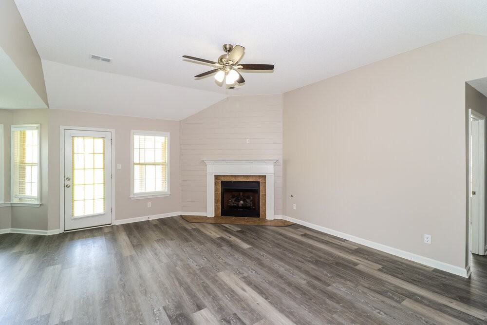 5746 Oakley Dr - Photo 4 of 16