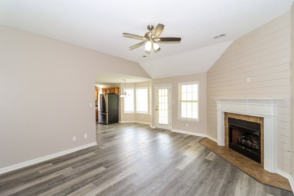 5746 Oakley Dr - Photo 5 of 16