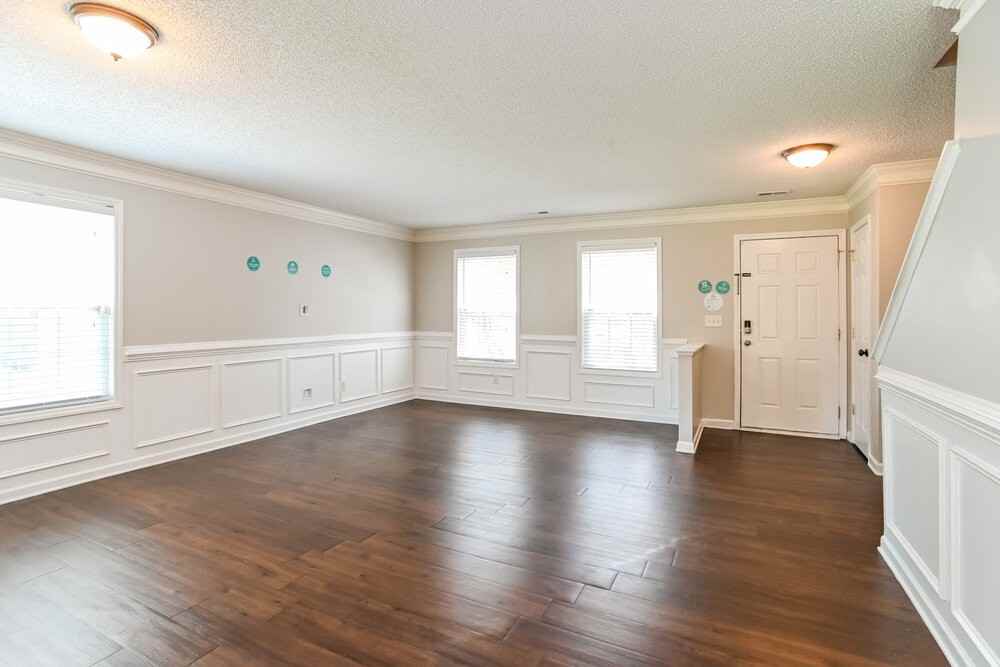 2739 Highland Park Dr - Photo 5 of 20