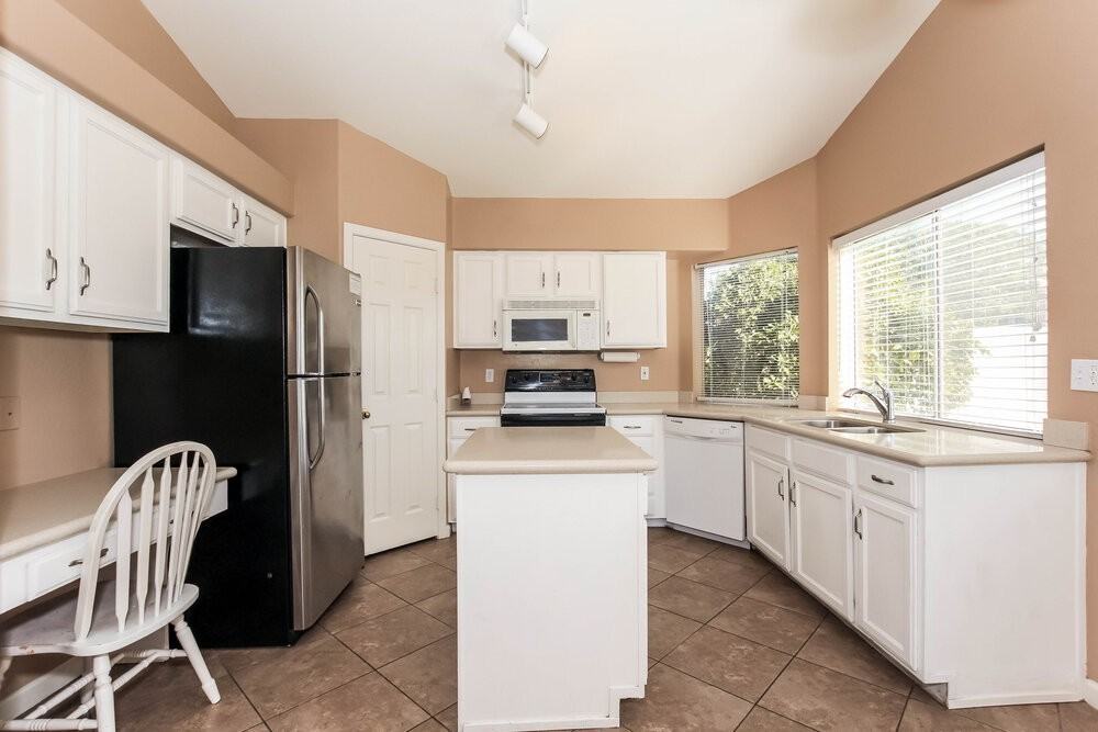 7521 E Laguna Azul Ave - Photo 4 of 15