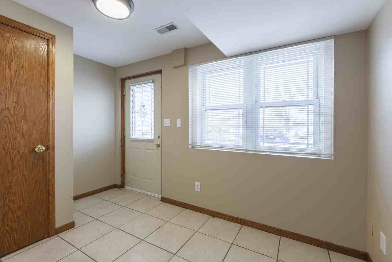 Square 131 - 8 Plex - Photo 4 of 42