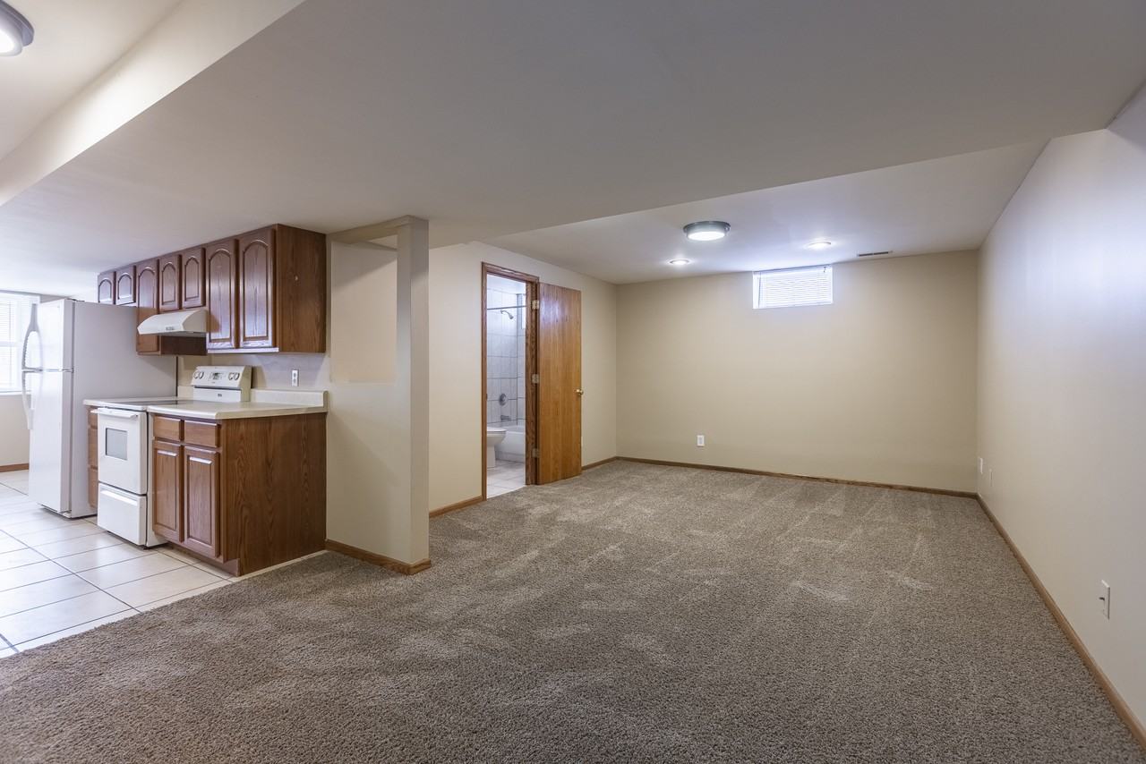 Square 131 - 8 Plex - Photo 5 of 42