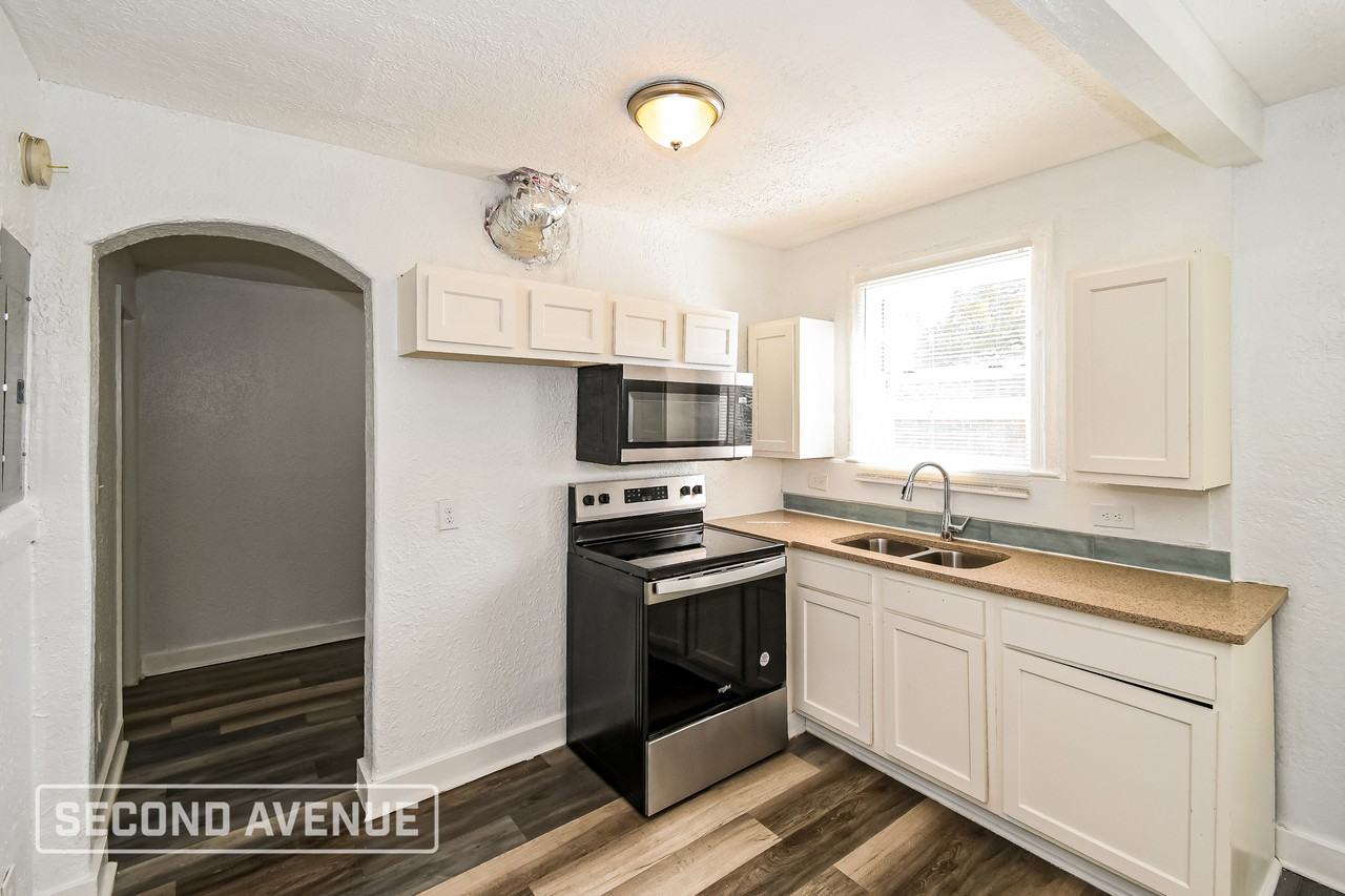 1585 W 16th St - Photo 5 of 24