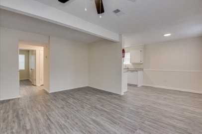 San Sebastian Apartments - Photo 4 of 14