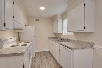 San Sebastian Apartments - Photo 7 of 14