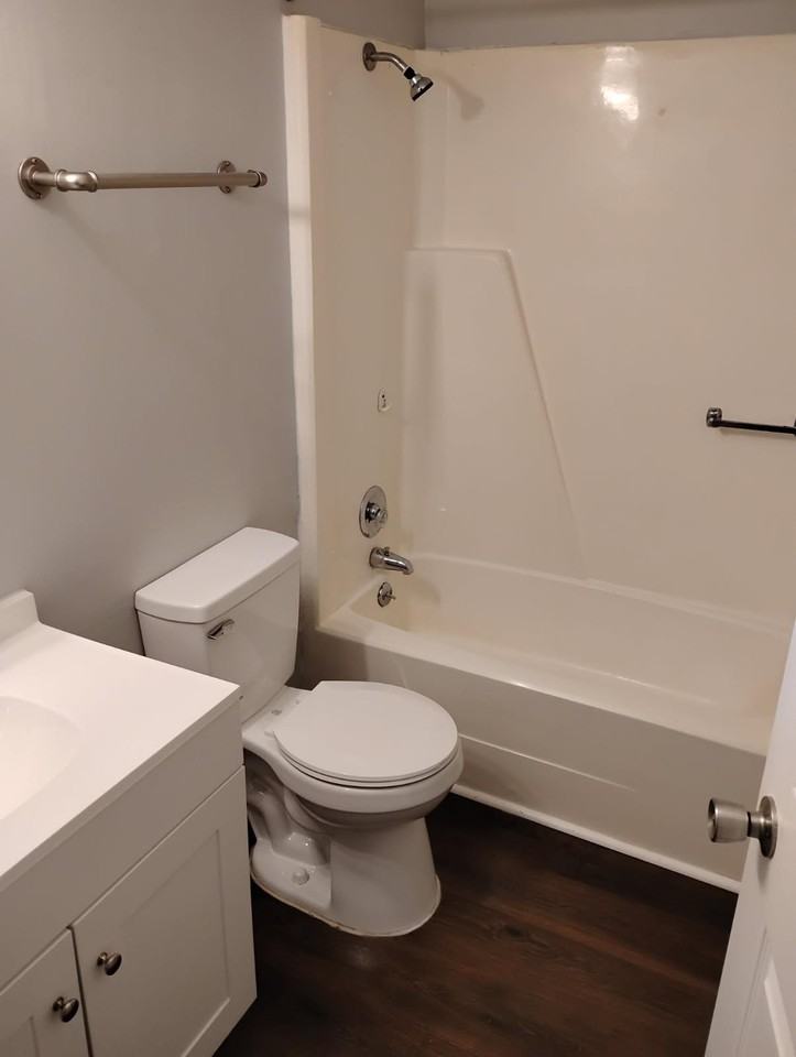 Hillsboro Manor - Photo 2 of 8