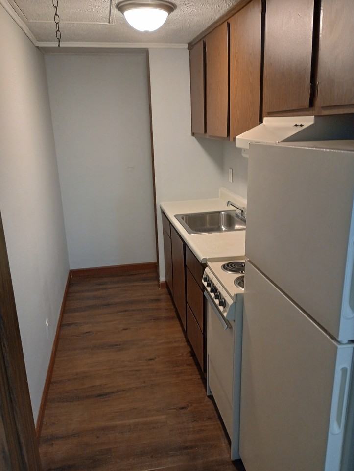 Hillsboro Manor - Photo 4 of 8