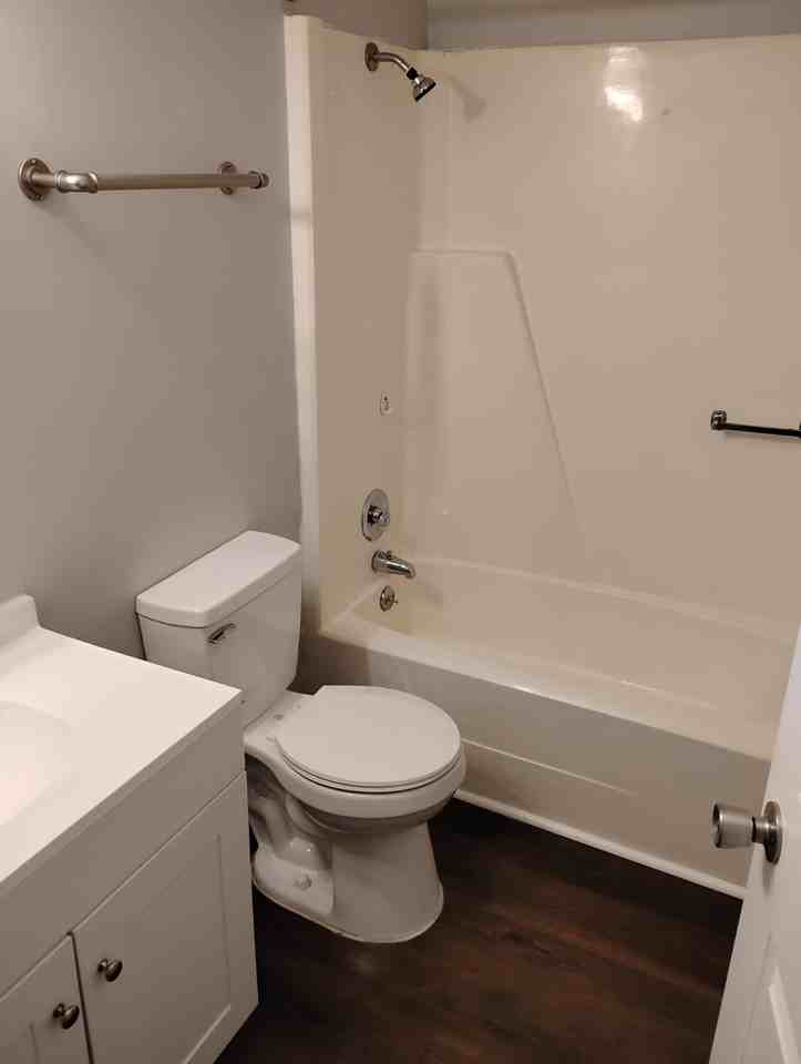 Hillsboro Manor - Photo 6 of 8