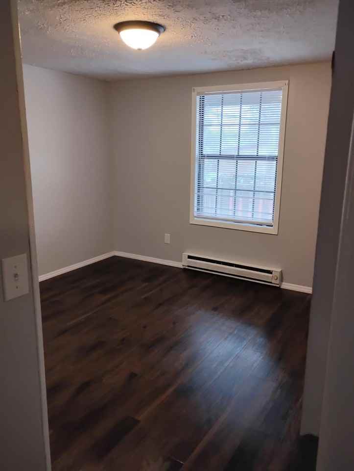 Hillsboro Manor - Photo 7 of 8