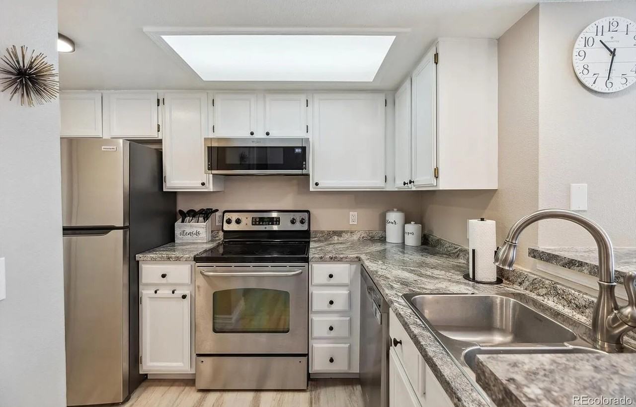 8331 S UPHAM WAY - Photo 7 of 17