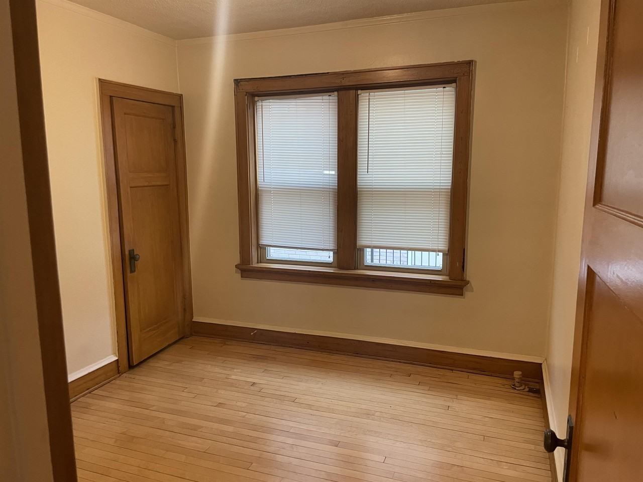 3273 S Kinnickinnic Ave - Photo 4 of 12