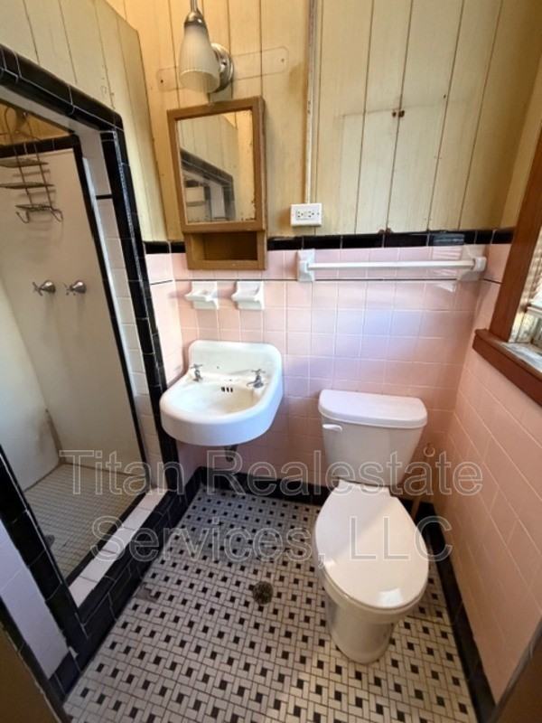 218 W Saint Peter St #7 - Photo 4 of 7