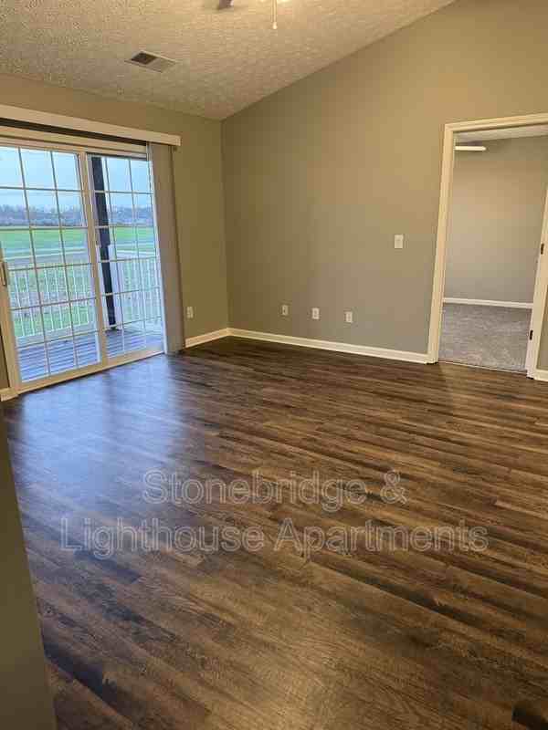 1207 Lighthouse Cv Bldg E - Photo 3 of 11