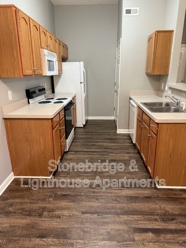 1207 Lighthouse Cv Bldg E - Photo 4 of 11