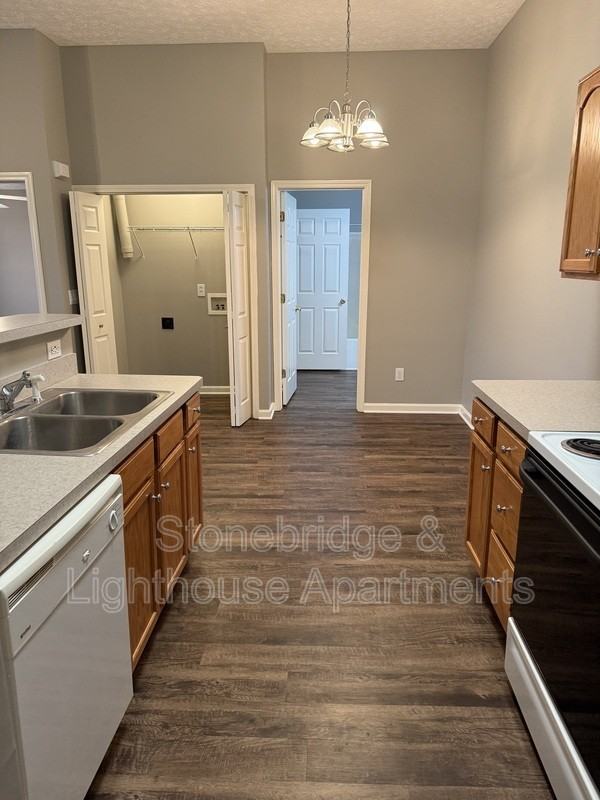 1207 Lighthouse Cv Bldg E - Photo 5 of 11