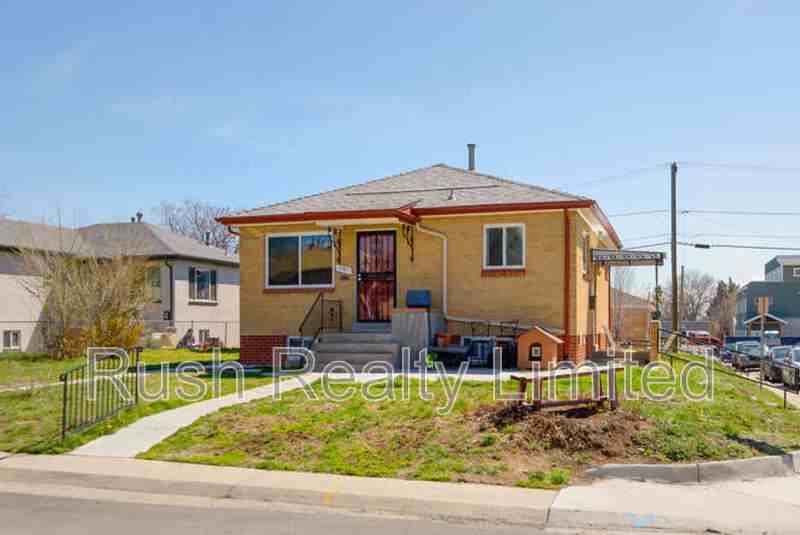 1306 Wolff St - Photo 2 of 19