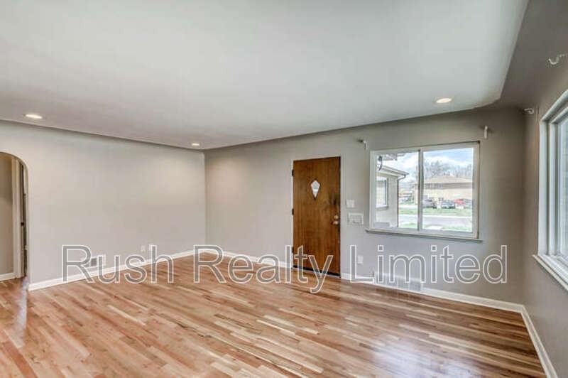 1306 Wolff St - Photo 6 of 19