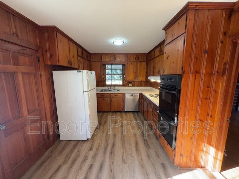 2032 N Main St - Photo 6 of 20