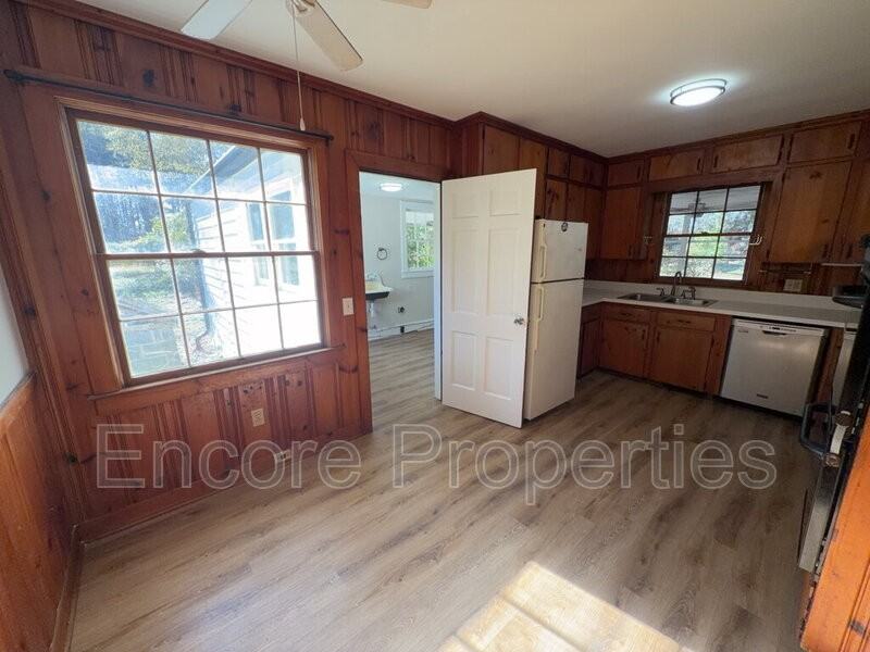 2032 N Main St - Photo 7 of 20